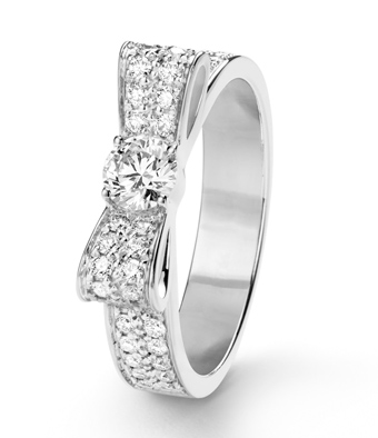 anillos de compromisos de Chanel con diamantes