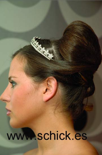 peinados de novias con coronas