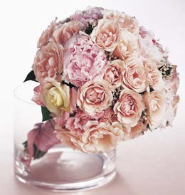 ramo de rosas en rosa para novias